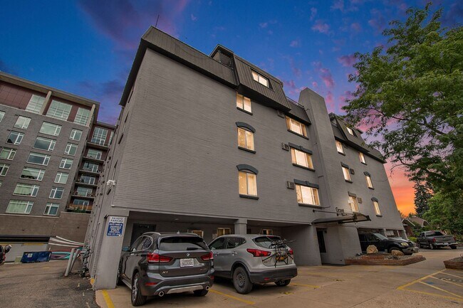 Building Photo - Beautiful 1 Bed, 1 Bath Condo on Speer- Cherry Creek Area