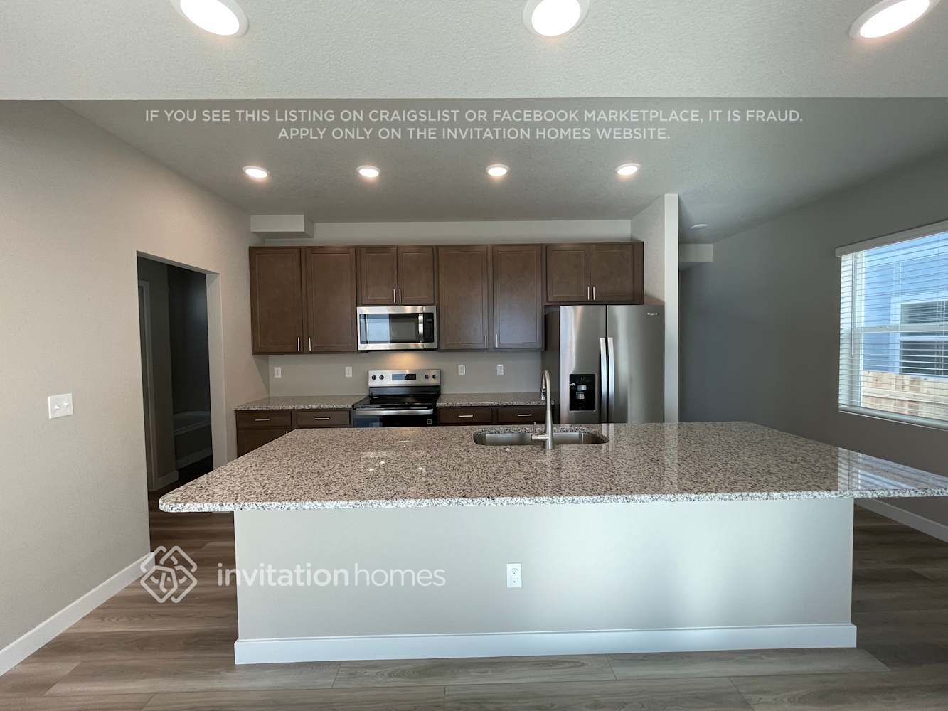 Building Photo - 13573 Arriba Dr