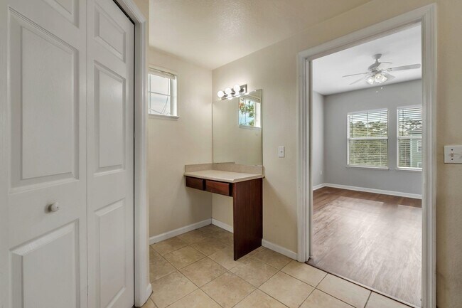 Building Photo - 2801 Chancellorsville Dr