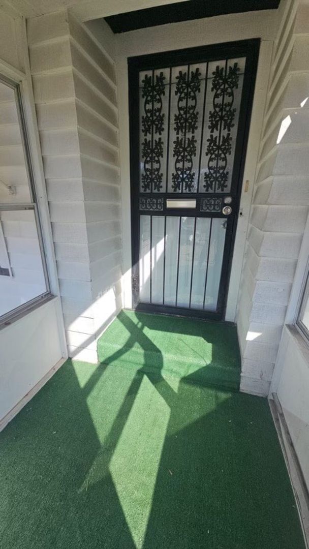 Building Photo - Charming 3-Bedroom Property in Prime Location