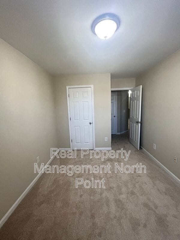 Building Photo - 2031 Lakeshore Overlook Dr