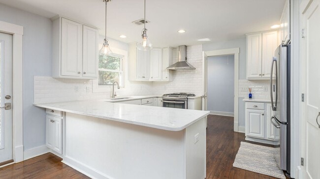 Building Photo - 3 Bedroom 3 Bath House in Parish Place - M...
