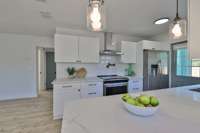 Building Photo - 867 53rd Terrace N