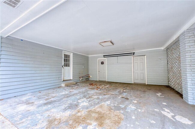 Building Photo - 2418 Brookdale Dr NE