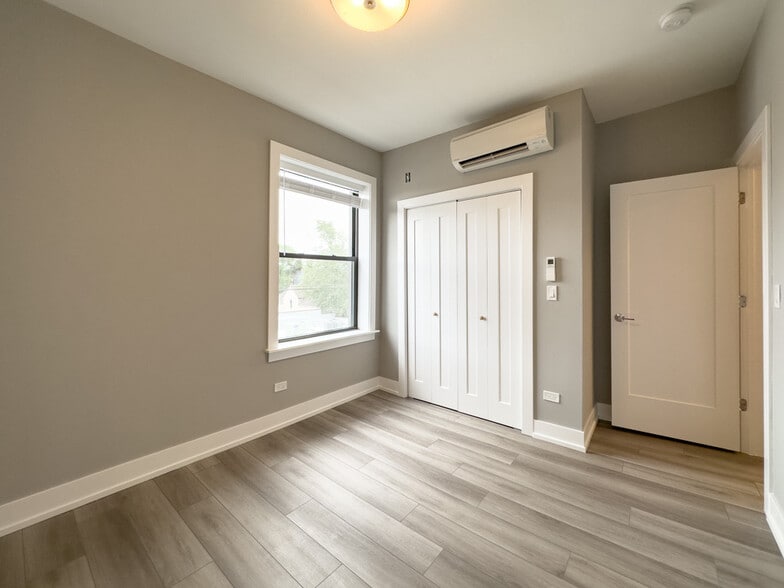 Building Photo - 3951 N Janssen Ave