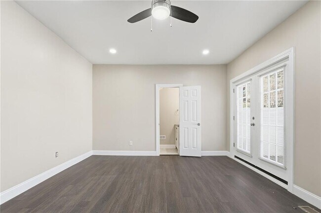 Building Photo - 393 8th St NE