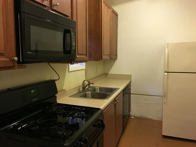 Building Photo - 1584 Greenwood Dr NW