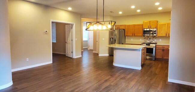 Building Photo - Beautiful Capri split floor plan in Trilog...