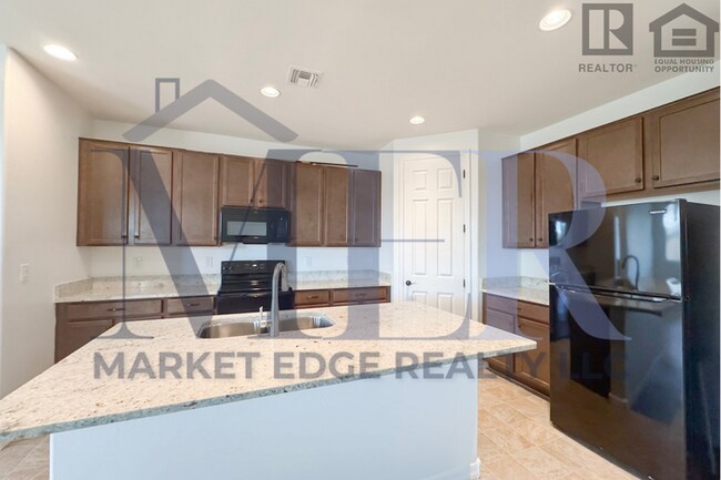 Building Photo - 3Bed/2Bath Home w/3 Car Gar in Casa Grande...