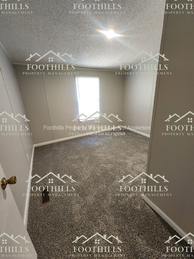 Building Photo - 240 Latham Dr