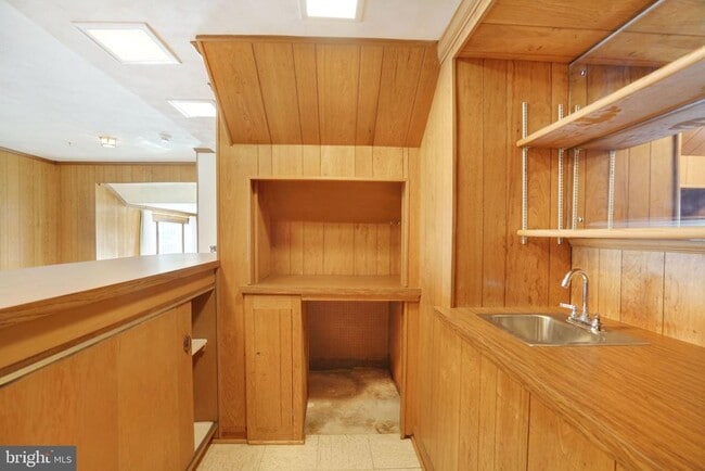 Building Photo - 513 Cathedral Dr