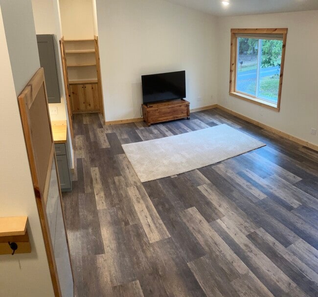 Building Photo - 3764 Biz Point Rd