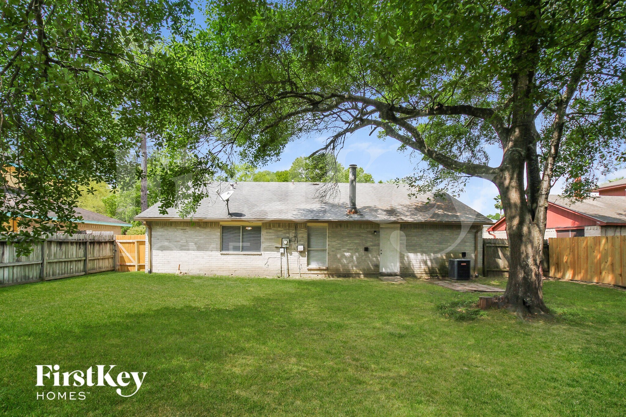Building Photo - 2118 Knollbrook Ln