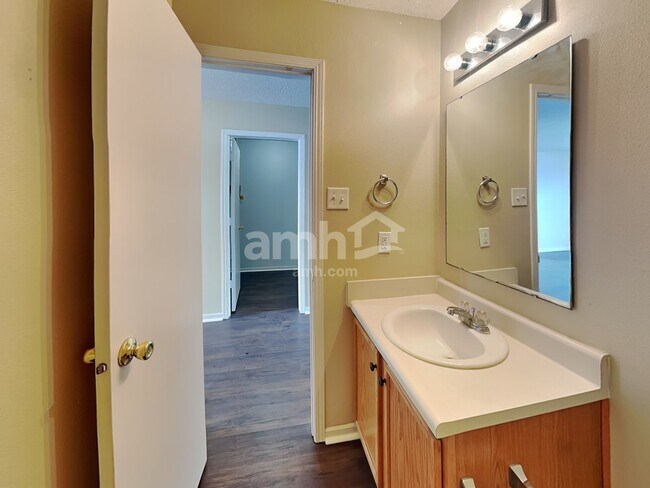 Building Photo - 1317 Central Park Dr