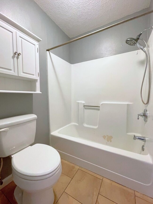 Building Photo - Charming 3-Bedroom, 2-Bath Home with Large...