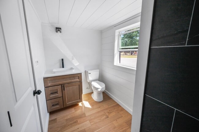 Building Photo - 2015 Union School Rd SW