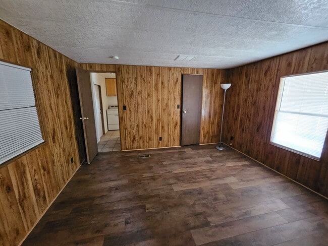 Building Photo - Newly Renovated 2 Bedroom Mobile in Bullhead City
