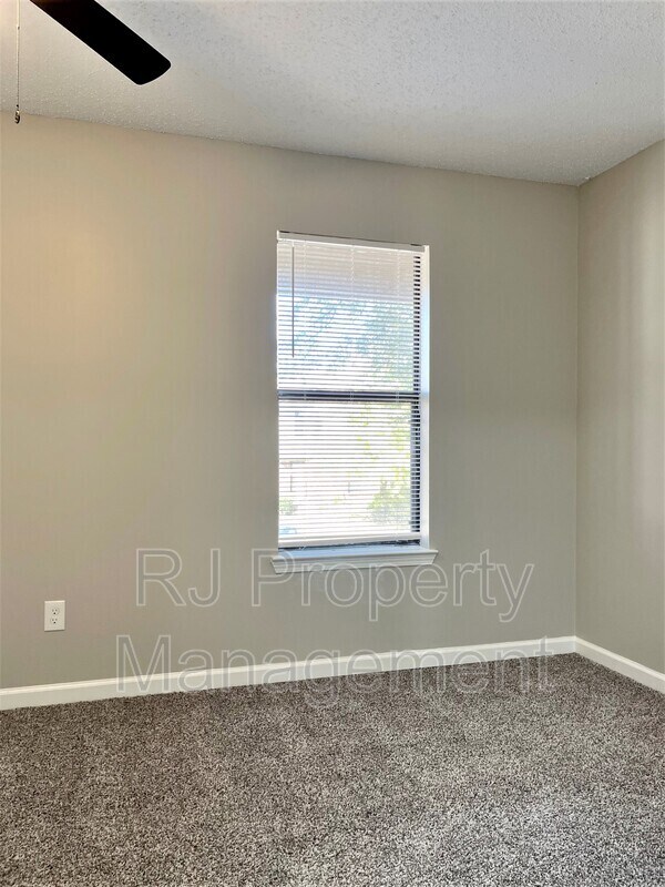 Building Photo - 2344 N Orchid Dr
