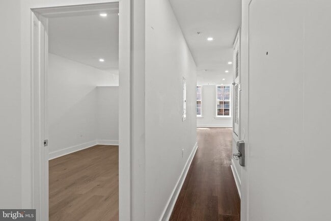 Building Photo - 253 N 3rd St