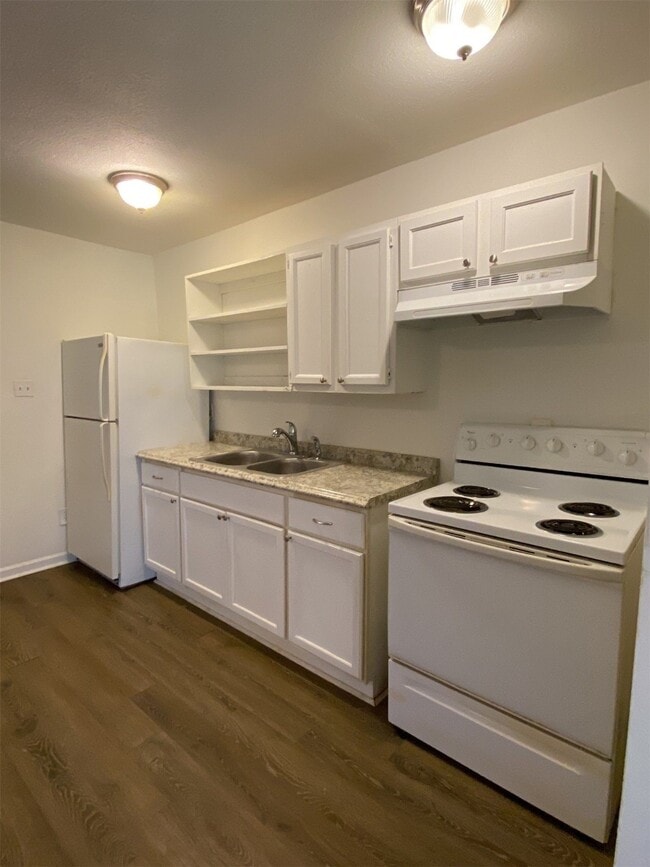 Primary Photo - 5523 Avenue O 1/2 Ave