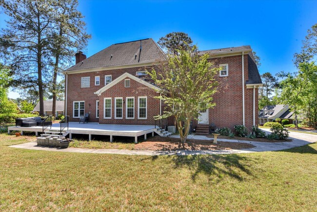 Building Photo - 211 Kestwick Dr W