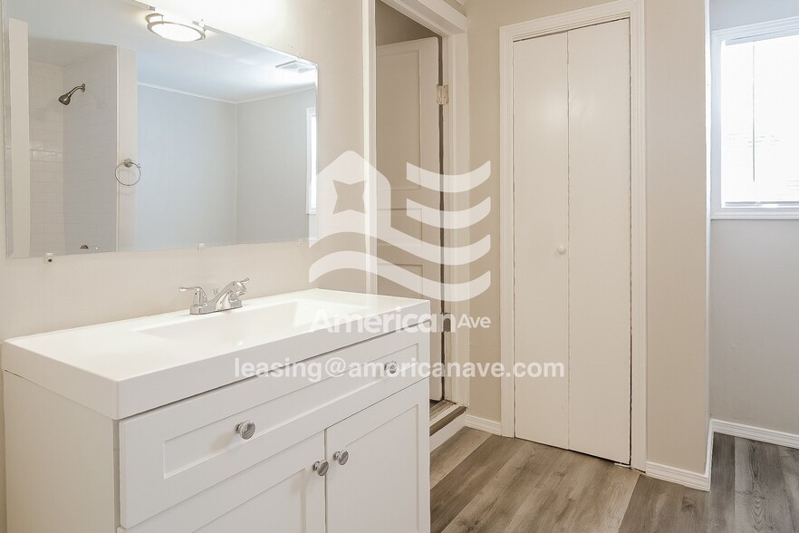 Building Photo - 227 S 72nd E Ave