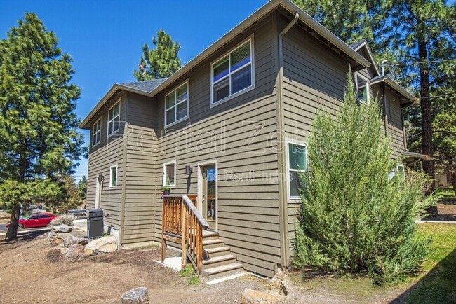 Building Photo - 5 SW Roosevelt Ave