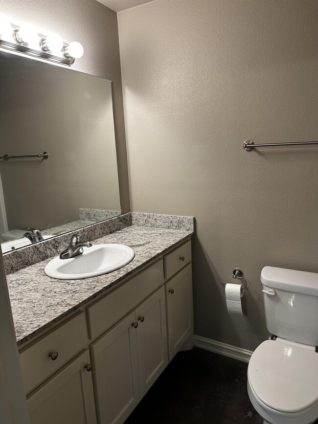 Building Photo - 4104 Maple Dr