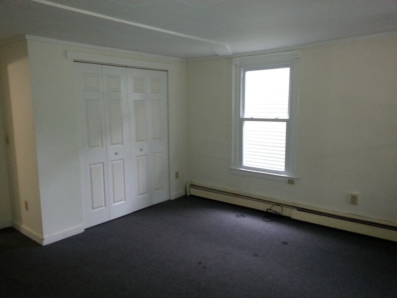 Building Photo - 188 Pine St