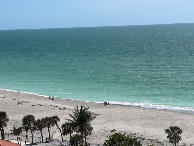 Building Photo - 2BR/2BA Condo on the Gulf in MacArthur Beach