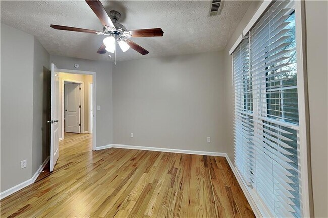 Building Photo - 1828 Danbury Ct