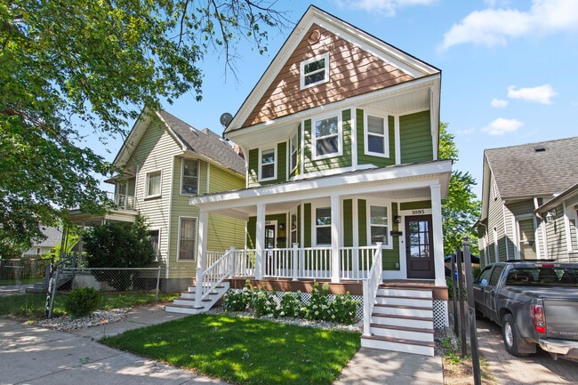 Building Photo - 1095 McKinstry St