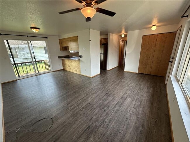 Building Photo - 550 Front St