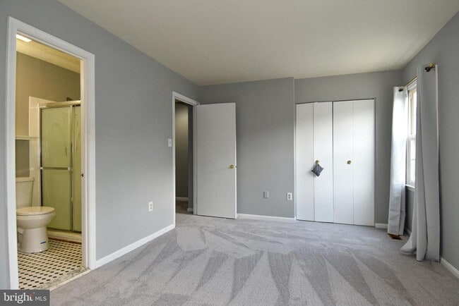 Building Photo - 14 Fenceline Dr