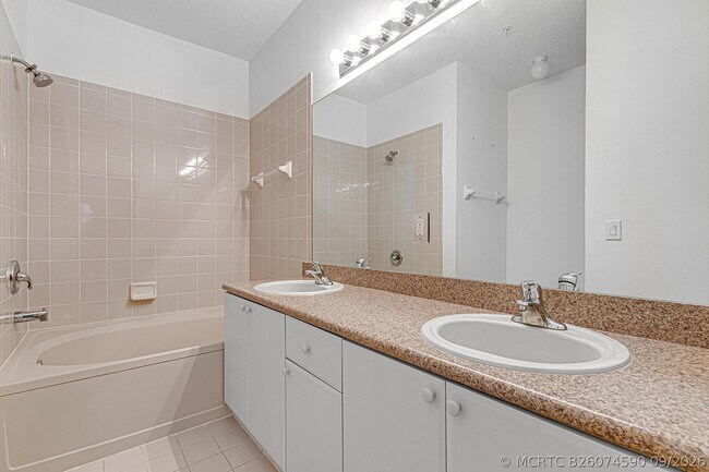 Building Photo - 1106 Shoma Dr