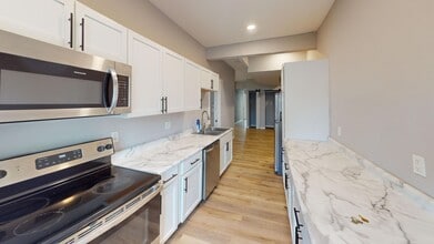 Building Photo - 5931 Maple Ave