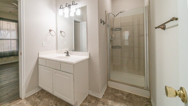 Building Photo - 18115 June Oak St