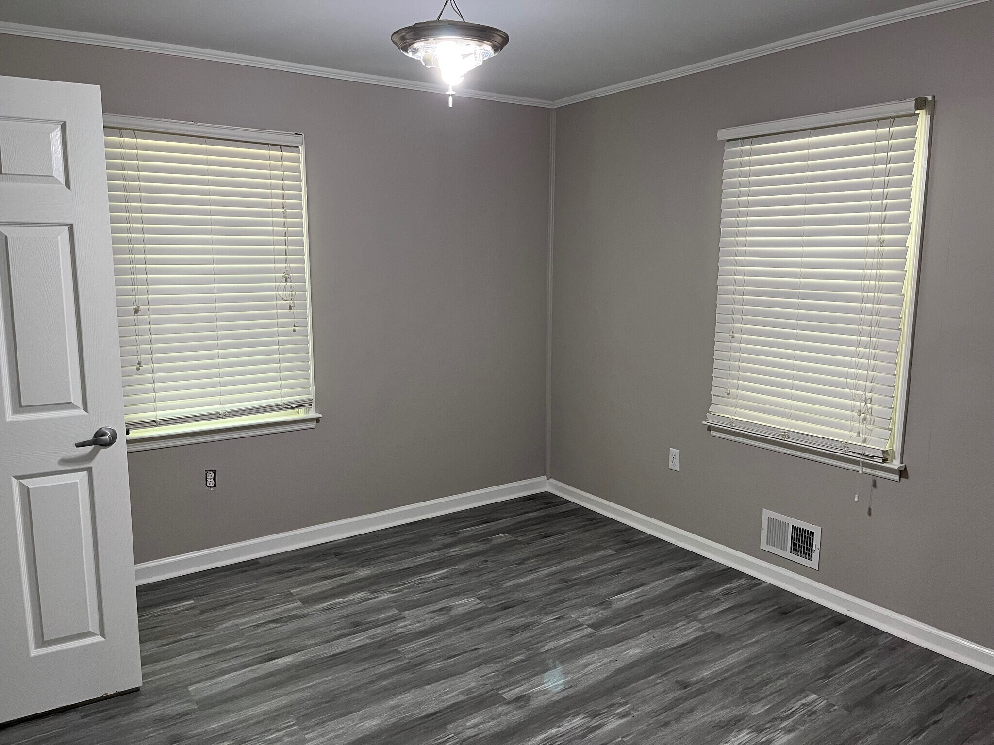 Building Photo - 4495 Ridge Rd