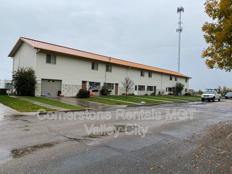 Building Photo - 508 10th St NE