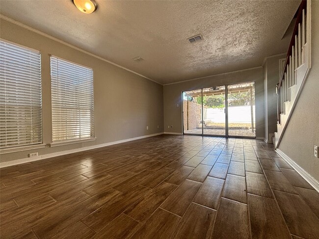 Building Photo - 2030 Plantation Dr
