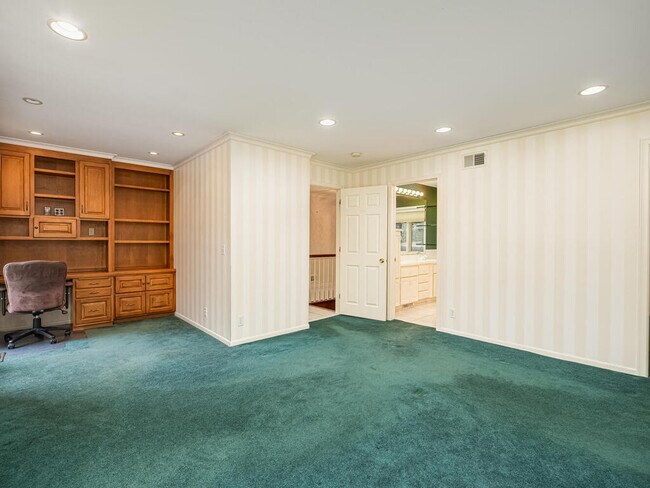 Building Photo - 6625 W Shore Dr