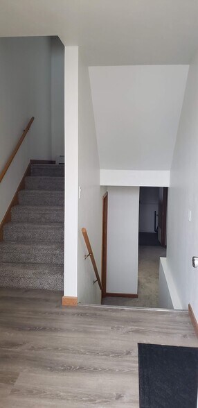 Building Photo - 2342 S Ridge Rd