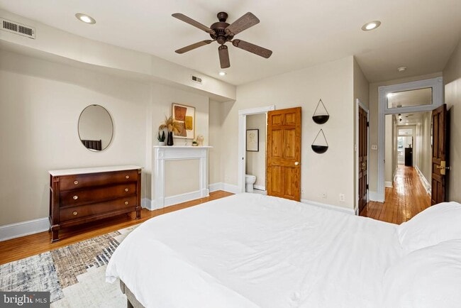 Building Photo - 1402 Light St