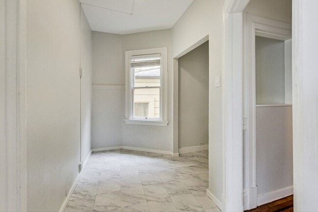 Building Photo - 1338 Haight St