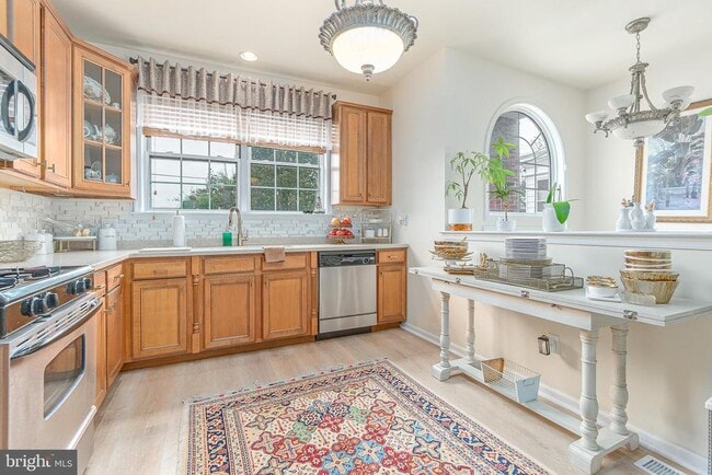 Building Photo - 321 Fountain St