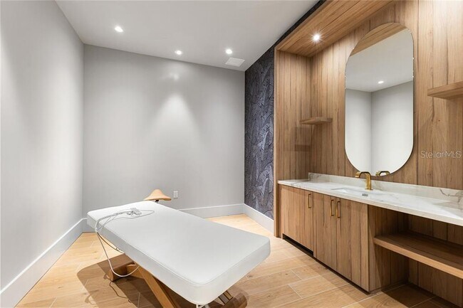 Building Photo - 275 1st Ave S