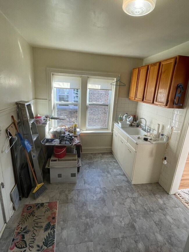 Building Photo - 6424 N Richmond St