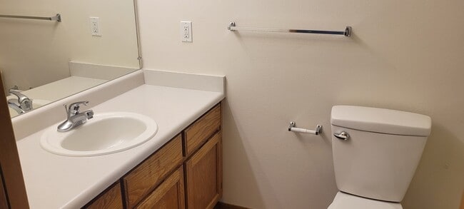 Building Photo - 2210 SW Bridge St