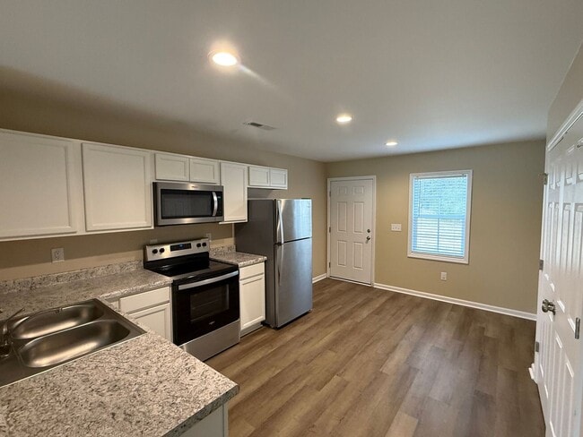 Building Photo - Nice 2 Bedroom, 2 bath duplex