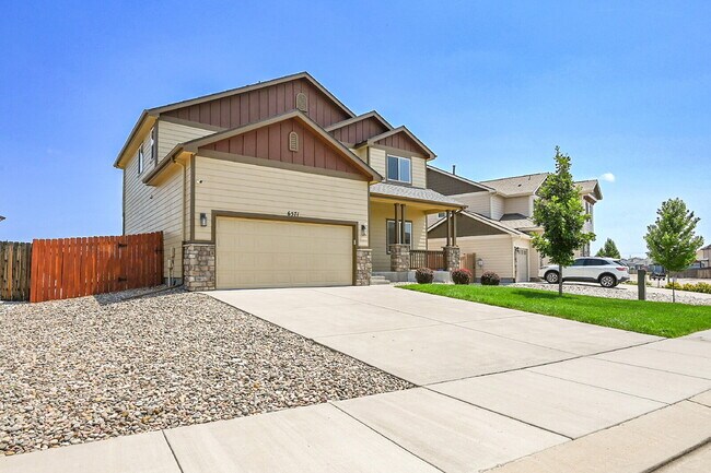 Building Photo - $2,650 - 4 Bed, 2.5 Bath Home with Fenced ...